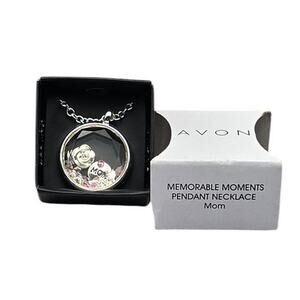 Avon Memorable Moments “Mom” Floating Charm Pendant Necklace